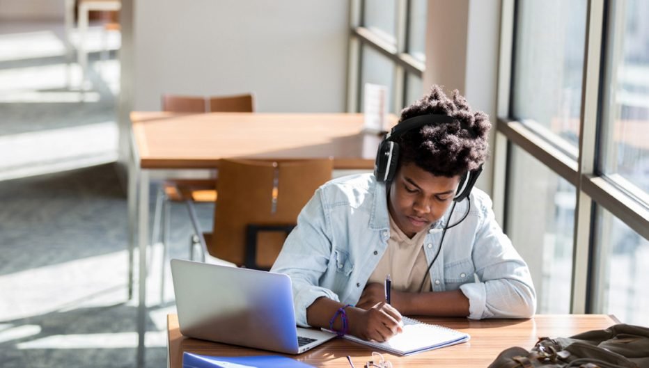 Encore Data Products Starts Back-to-School Season with Avid Headphones Lineup