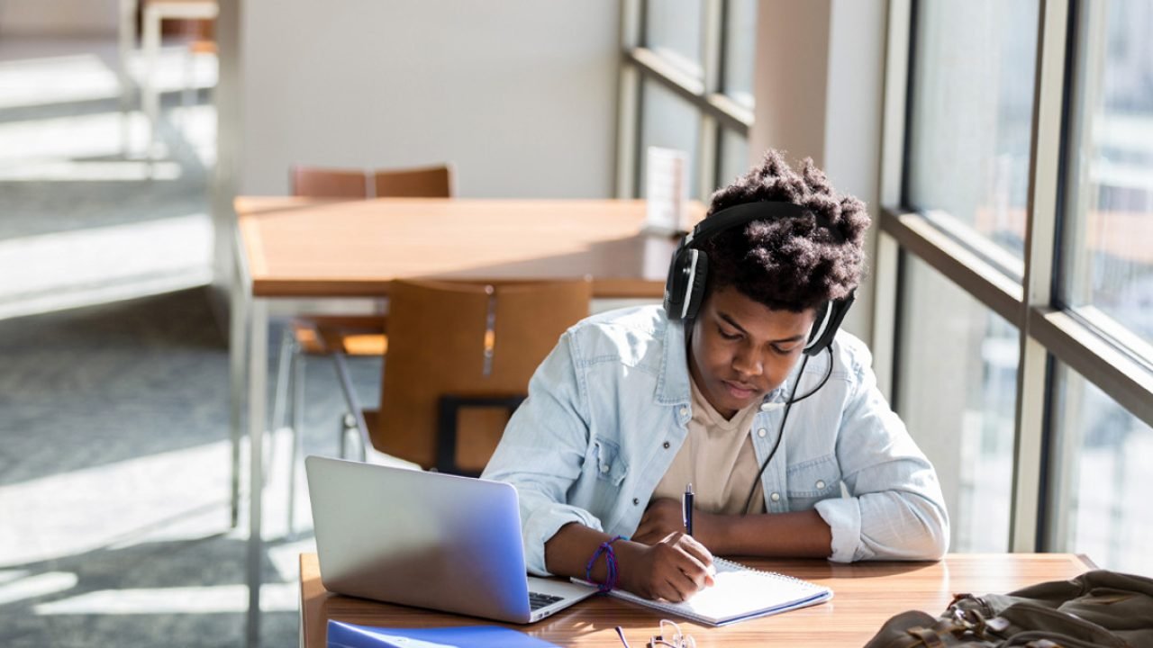 Encore Data Products Starts Back-to-School Season with Avid Headphones Lineup